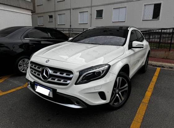 MERCEDES-BENZ GLA 200 1.6 CGI FLEX ENDURO 7G-DCT MERCEDES-BENZ GLA 200 1.6 CGI FLEX ENDURO 7G-DCT